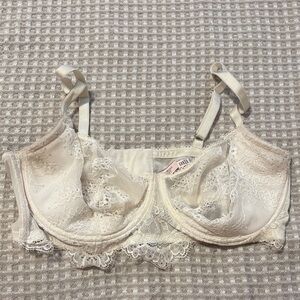 Victorias secret off white Lace  Bra